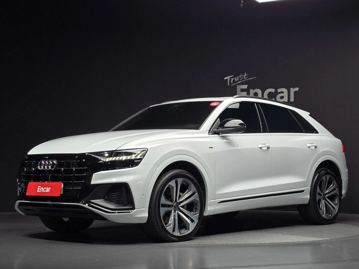 AUDI Q8 4M  2023