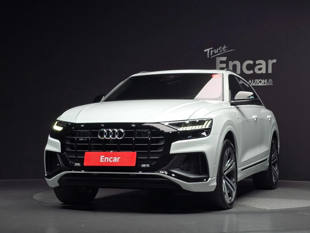 AUDI Q8 4M
