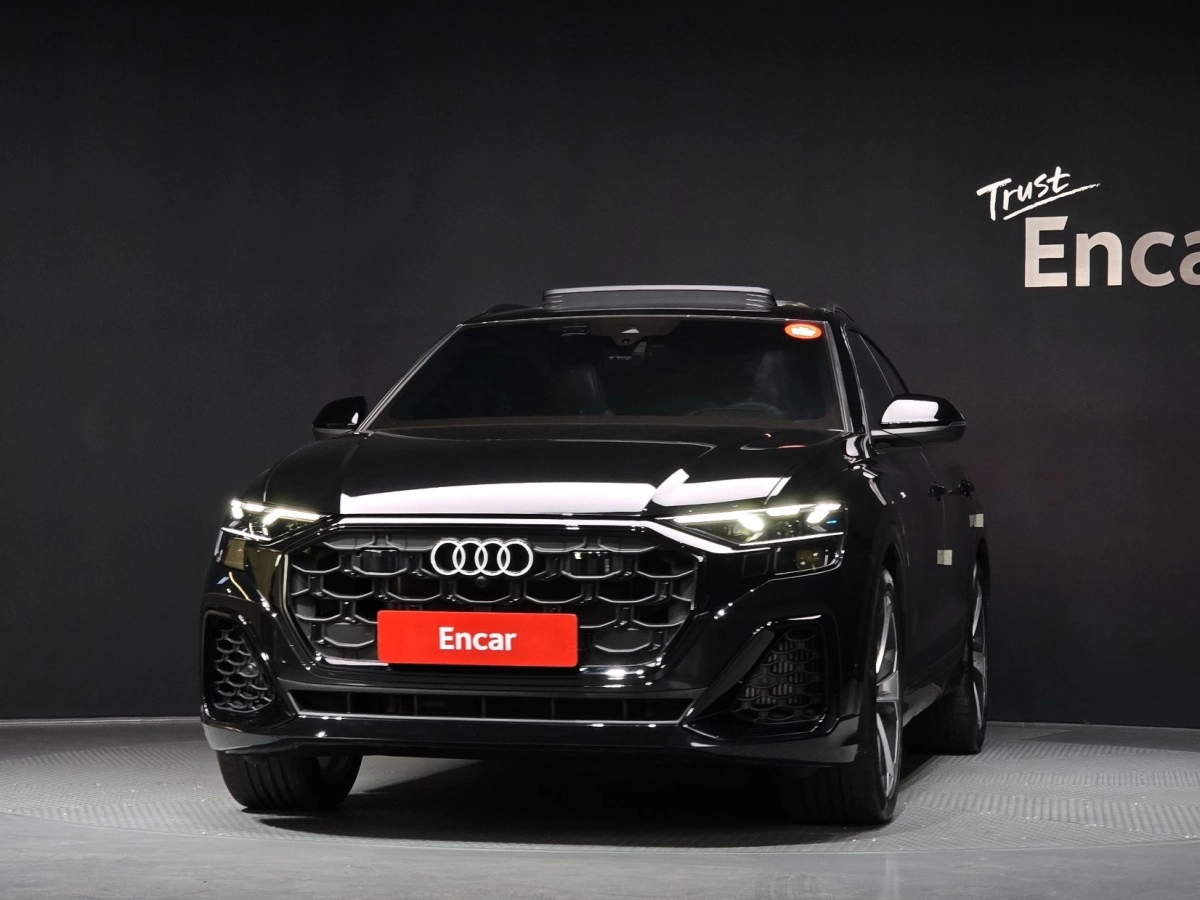 AUDI Q8 4M