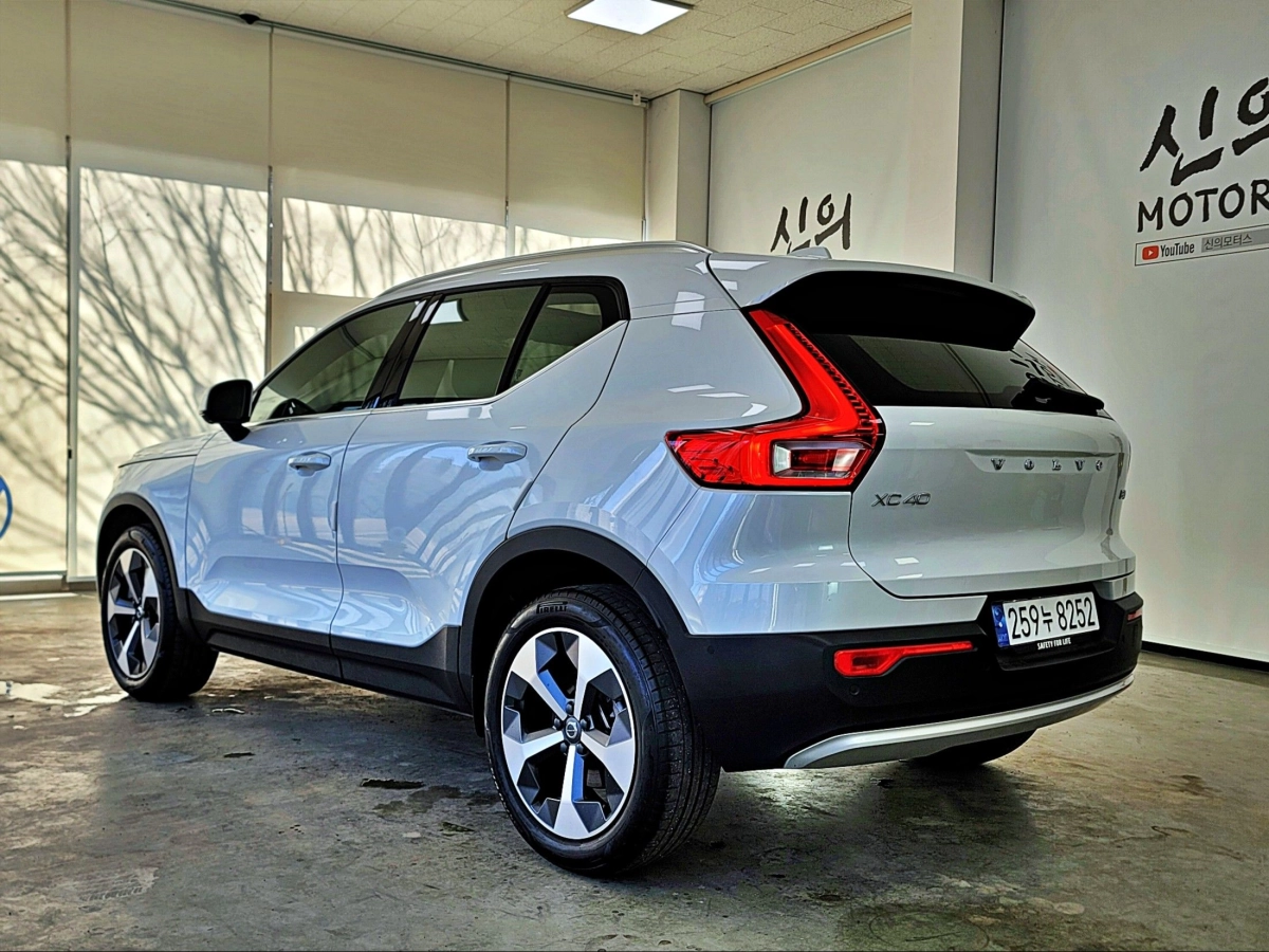 VOLVO XC40