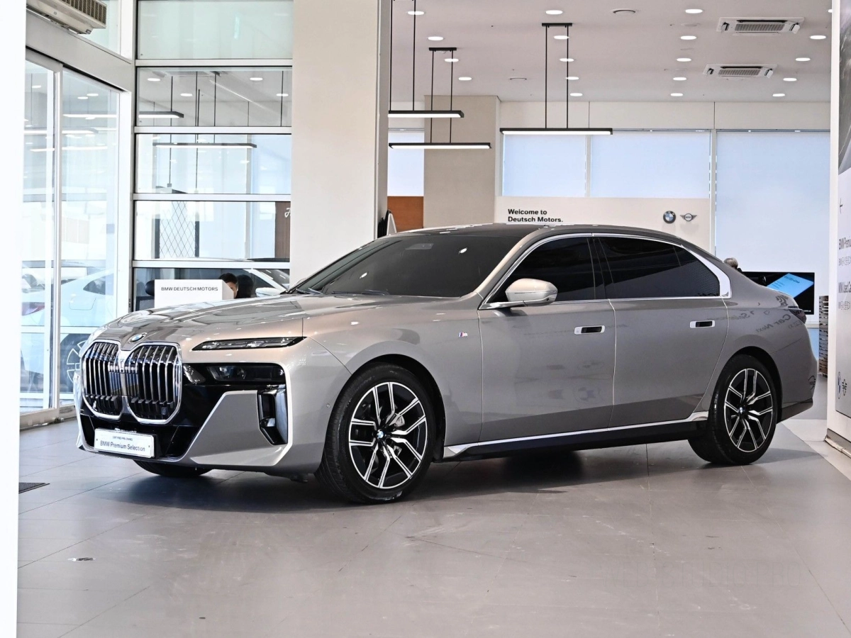 BMW 7-SERIES G70