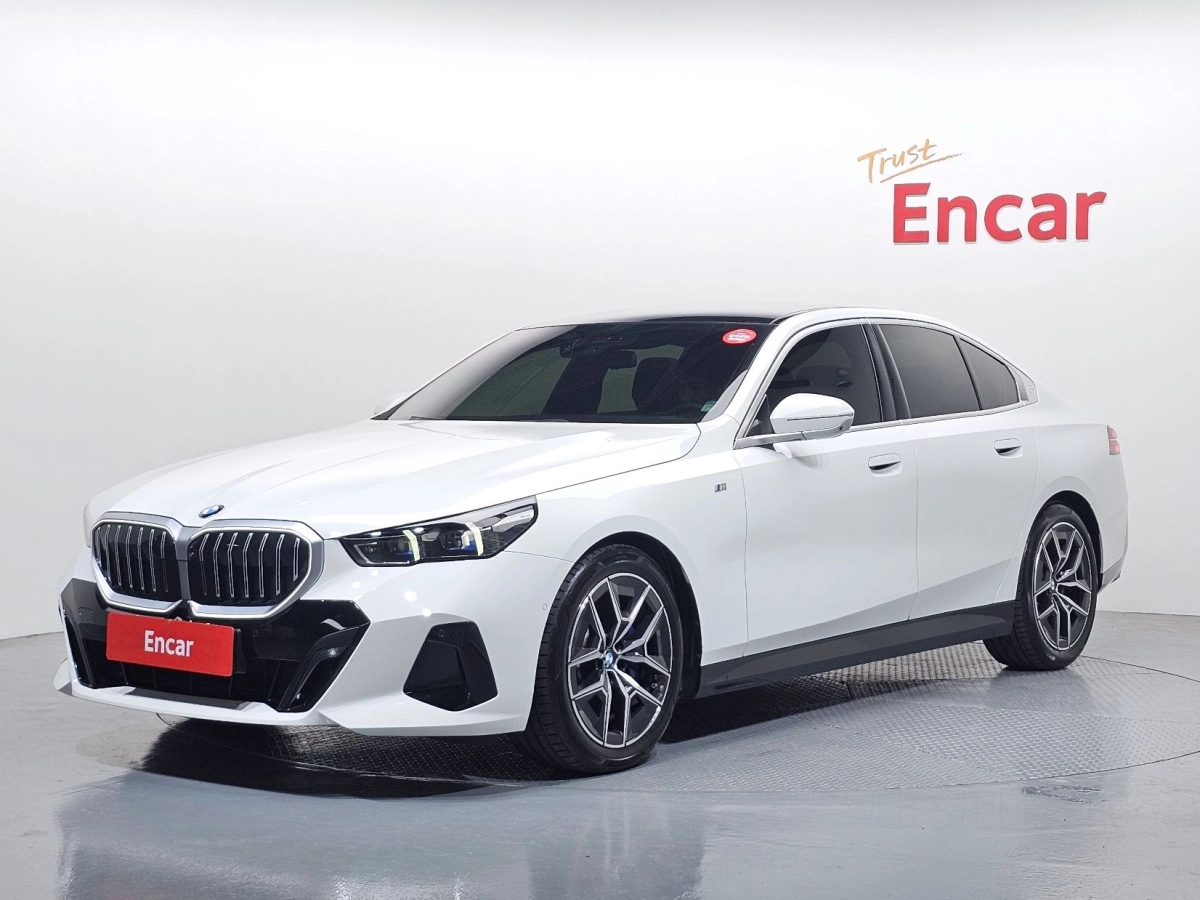 BMW 5-SERIES G60 2024