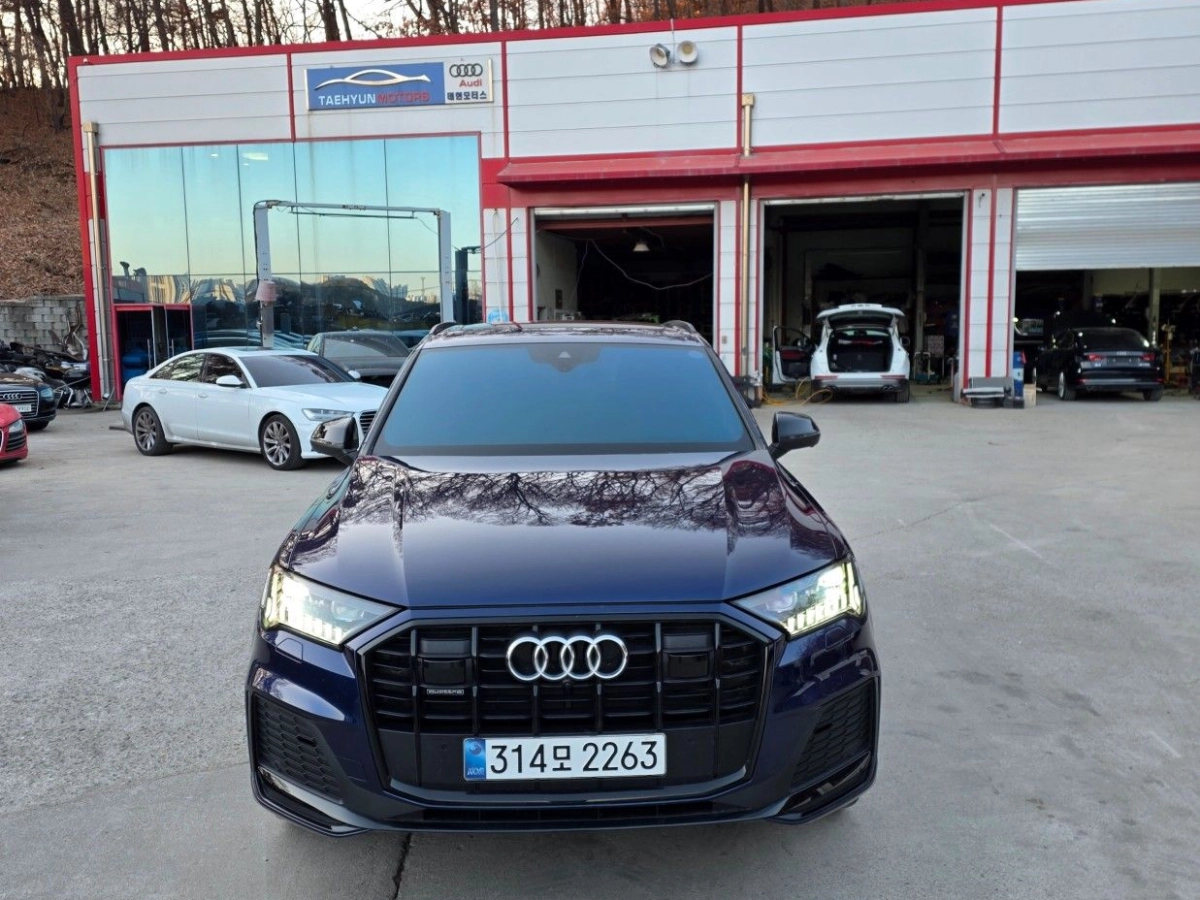 AUDI Q7 4M  2023