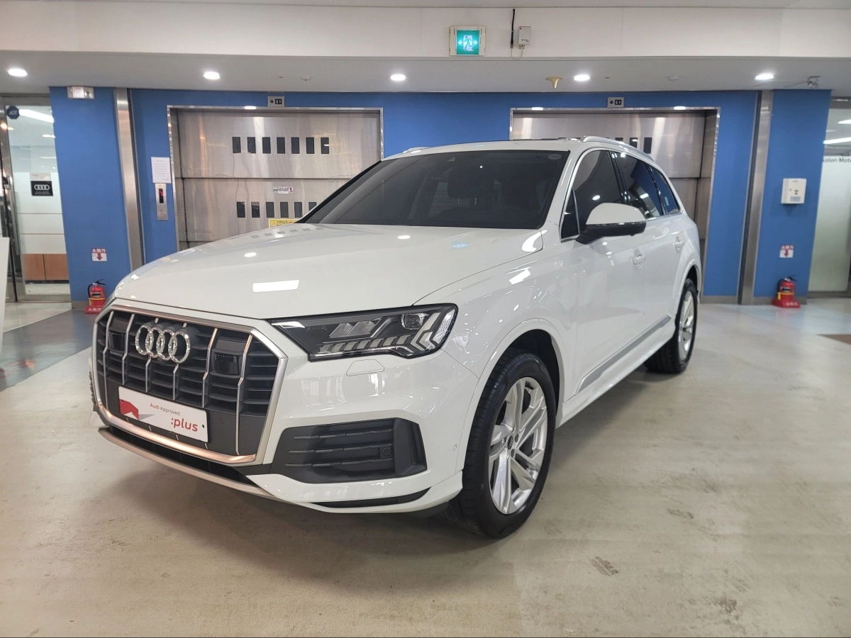 AUDI Q7 4M  2023