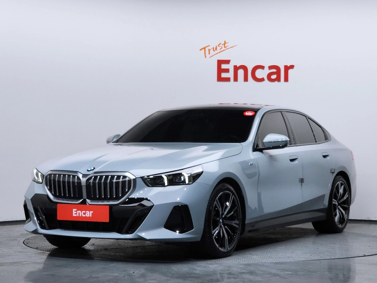 BMW 5-SERIES G60 2025