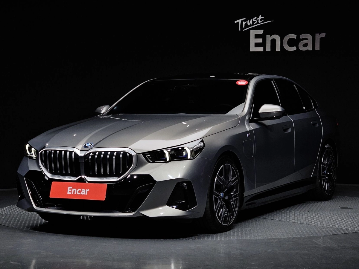 BMW 5-SERIES G60 2025