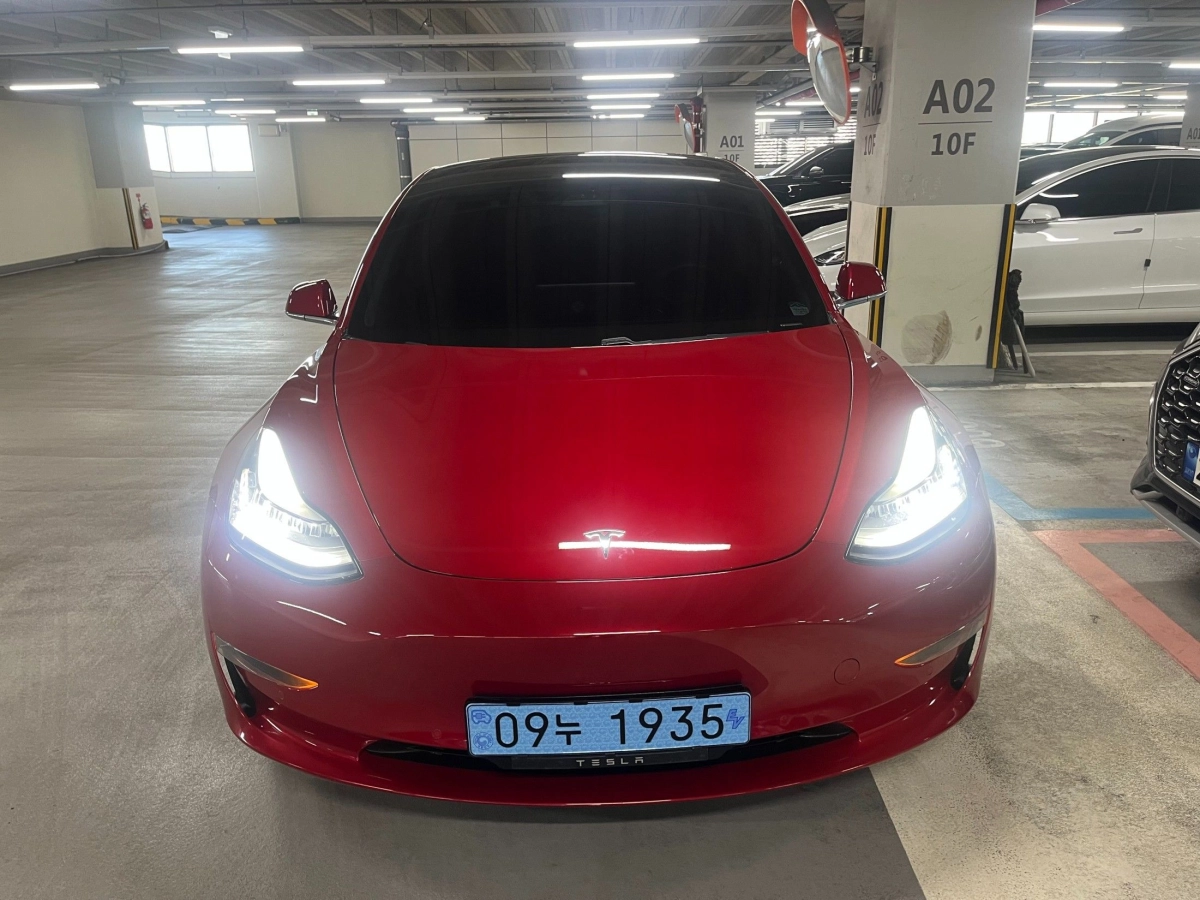 TESLA MODEL 3