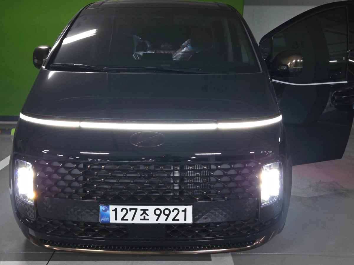 HYUNDAI STARIA 2025