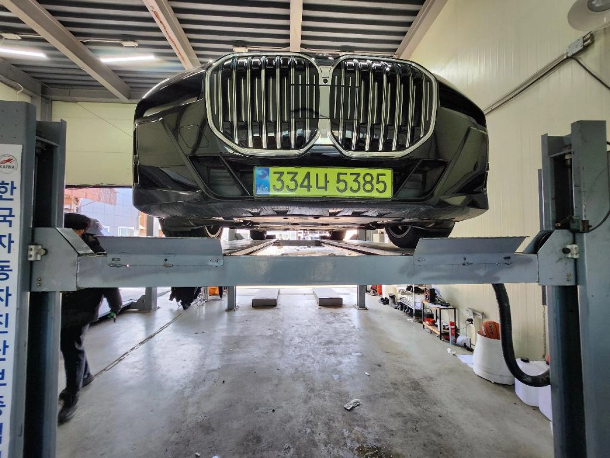 BMW 7-SERIES G70  2025