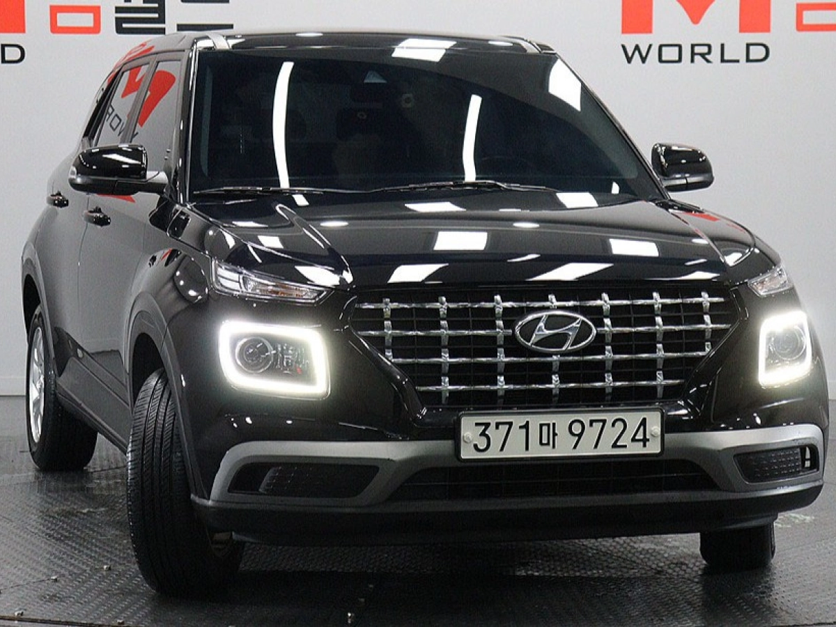 HYUNDAI VENUE