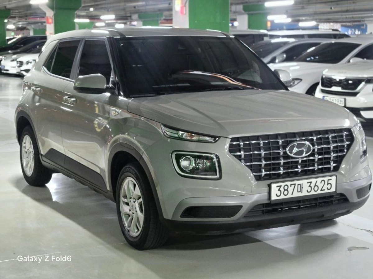 HYUNDAI VENUE