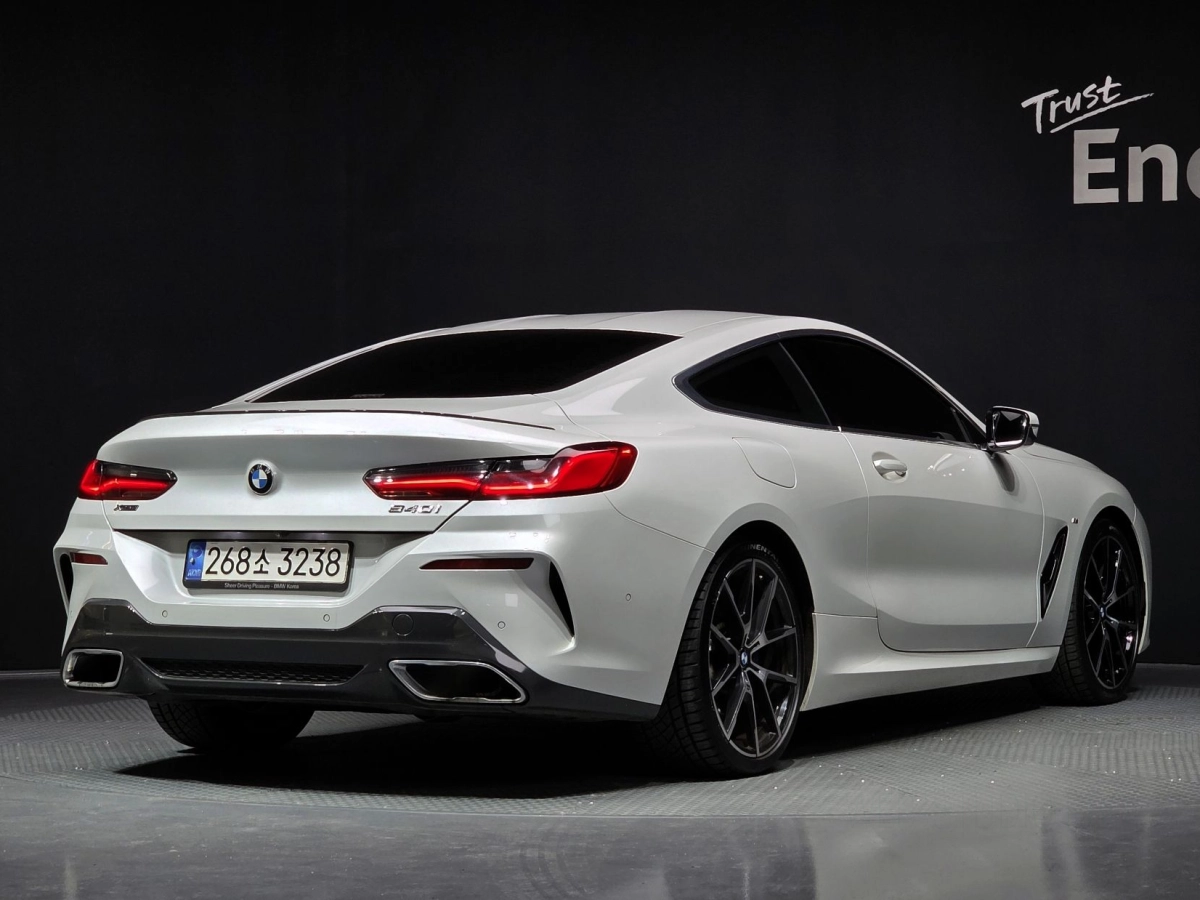 BMW 8-SERIES G15