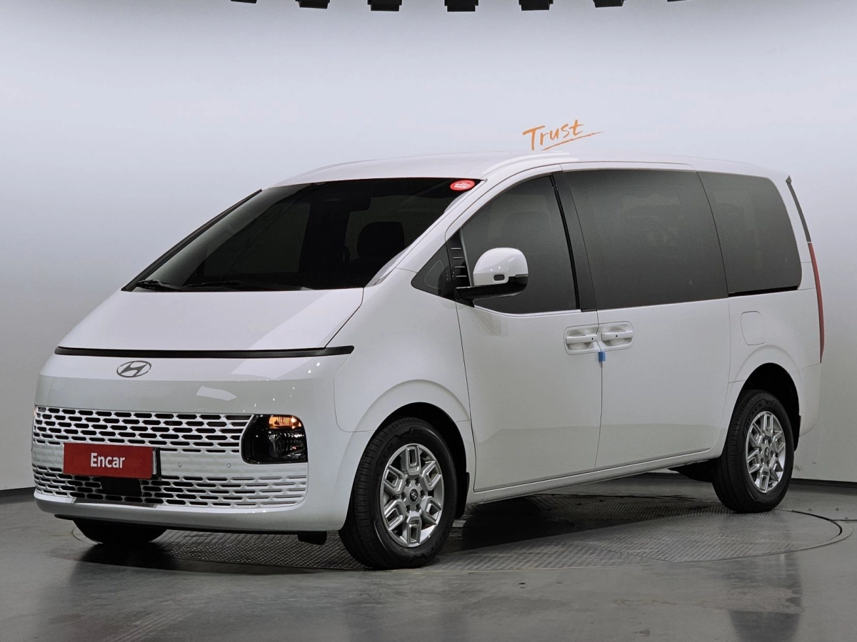 HYUNDAI STARIA 2025