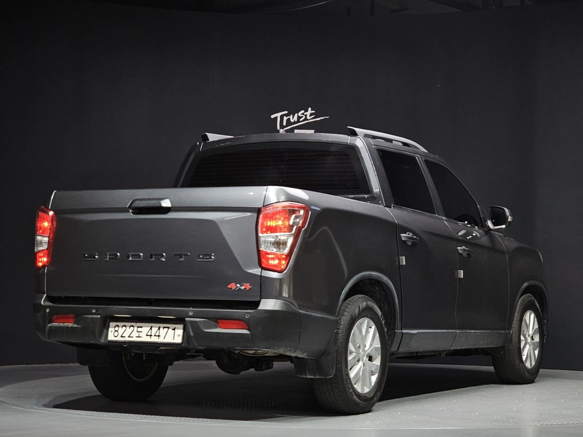 SSANGYONG REXTON SPORTS CAR