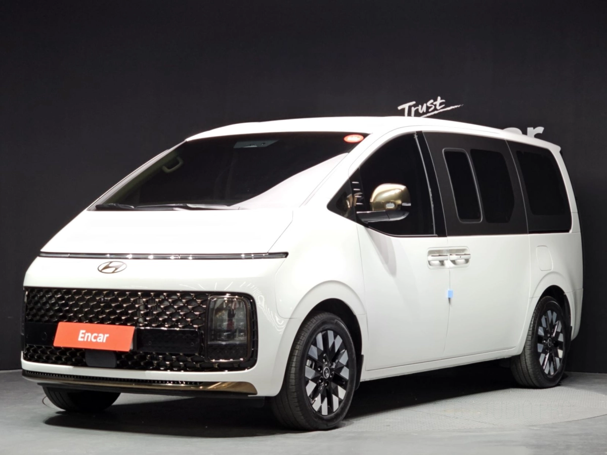 HYUNDAI STARIA 2025