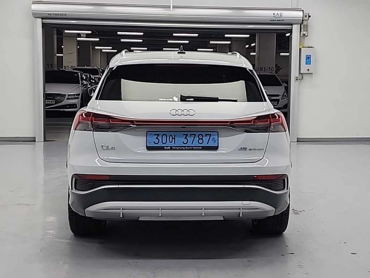AUDI Q4 E-TRON F4