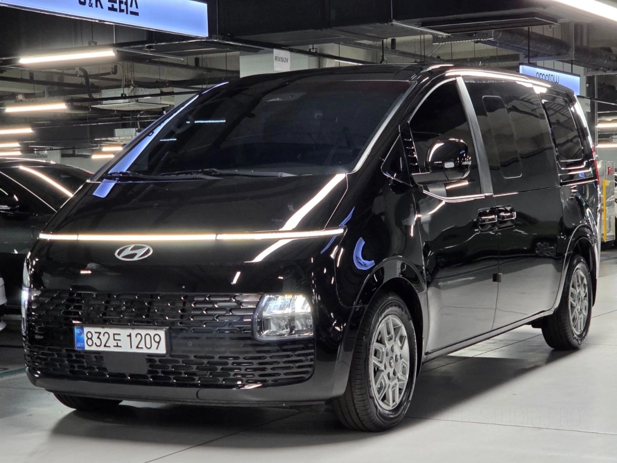 HYUNDAI STARIA 2025