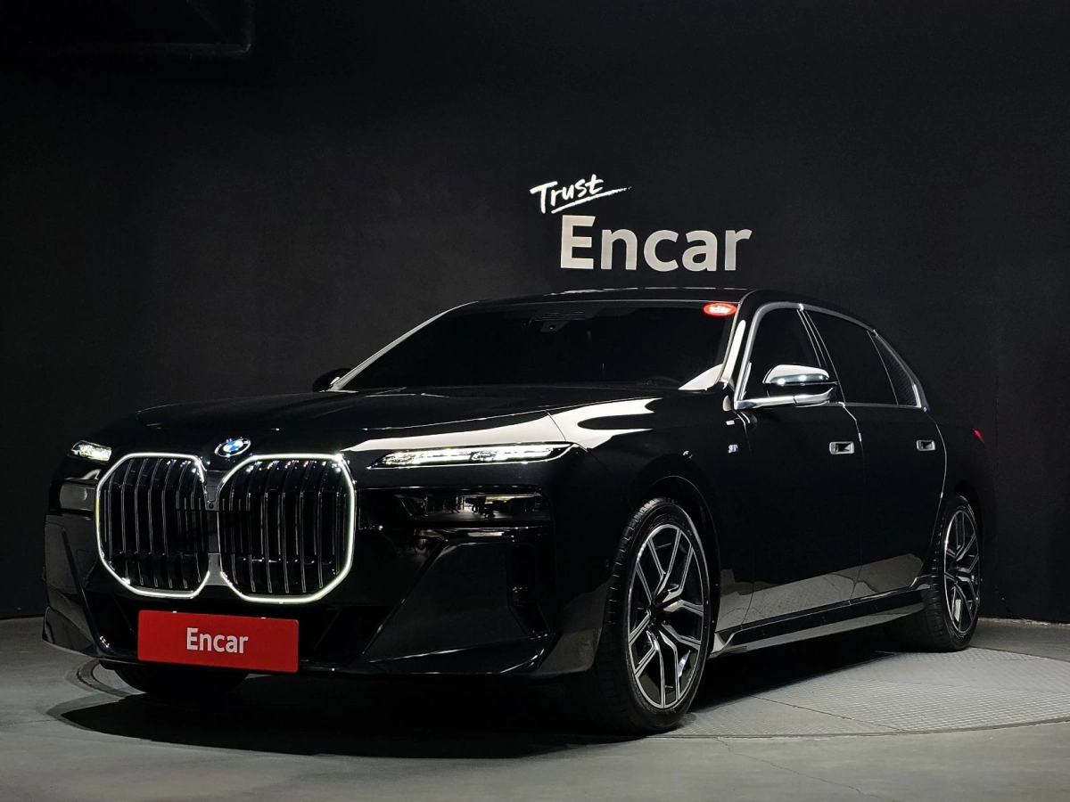 BMW 7-SERIES G70  2025