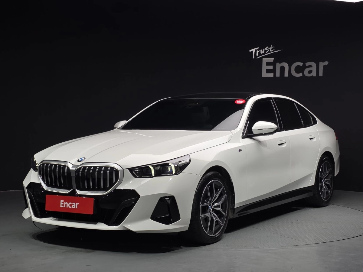 BMW 5-SERIES G60 2025