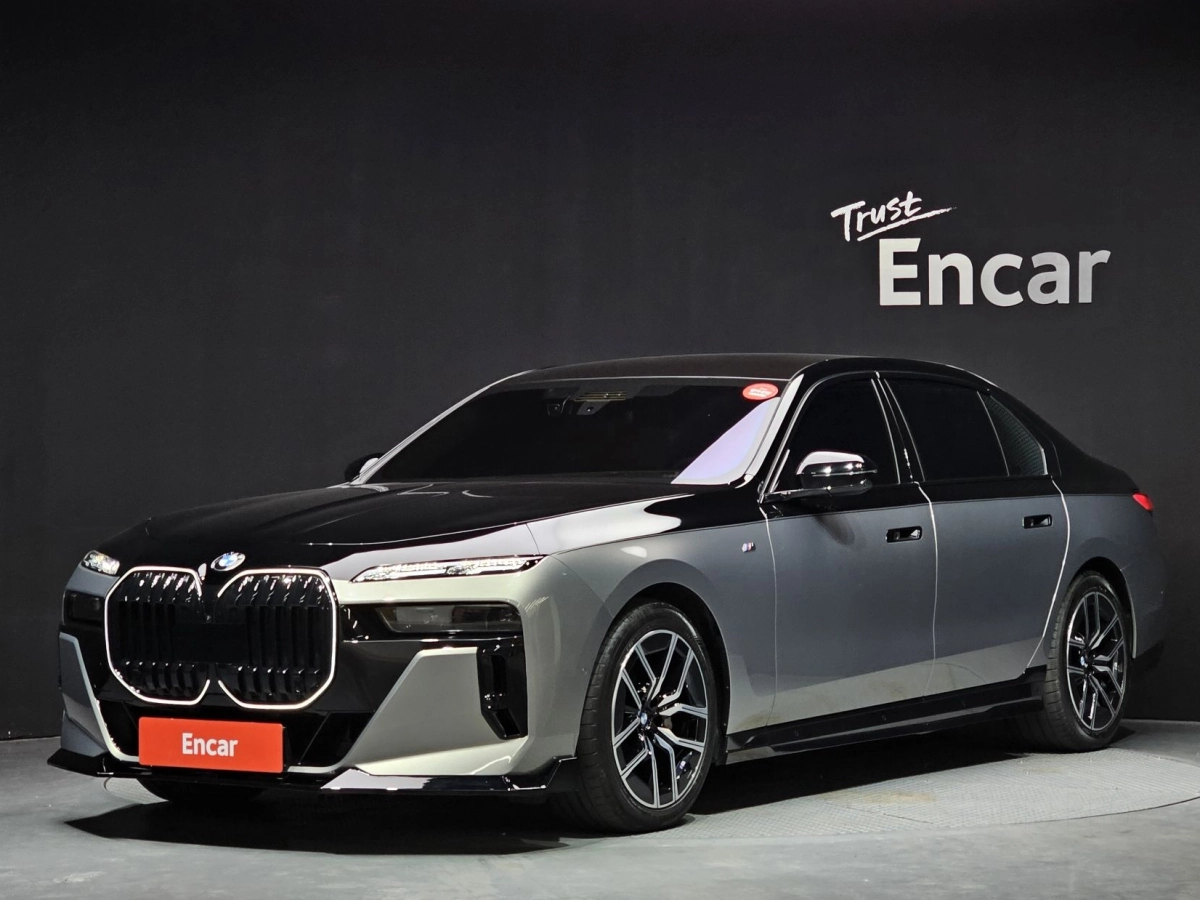 BMW 7-SERIES G70  2025