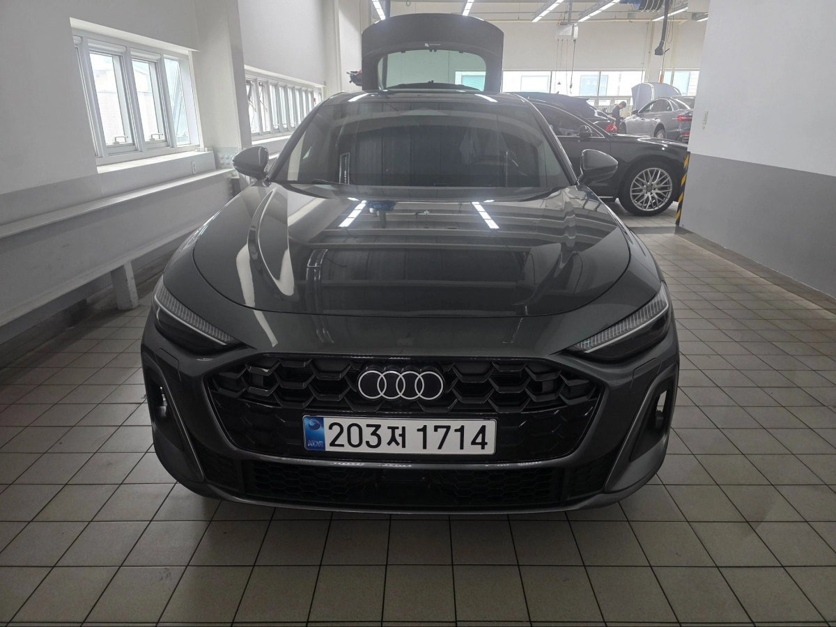 AUDI A5 B10  2025