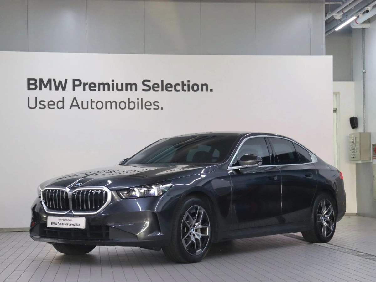 BMW 5-SERIES G60 2025