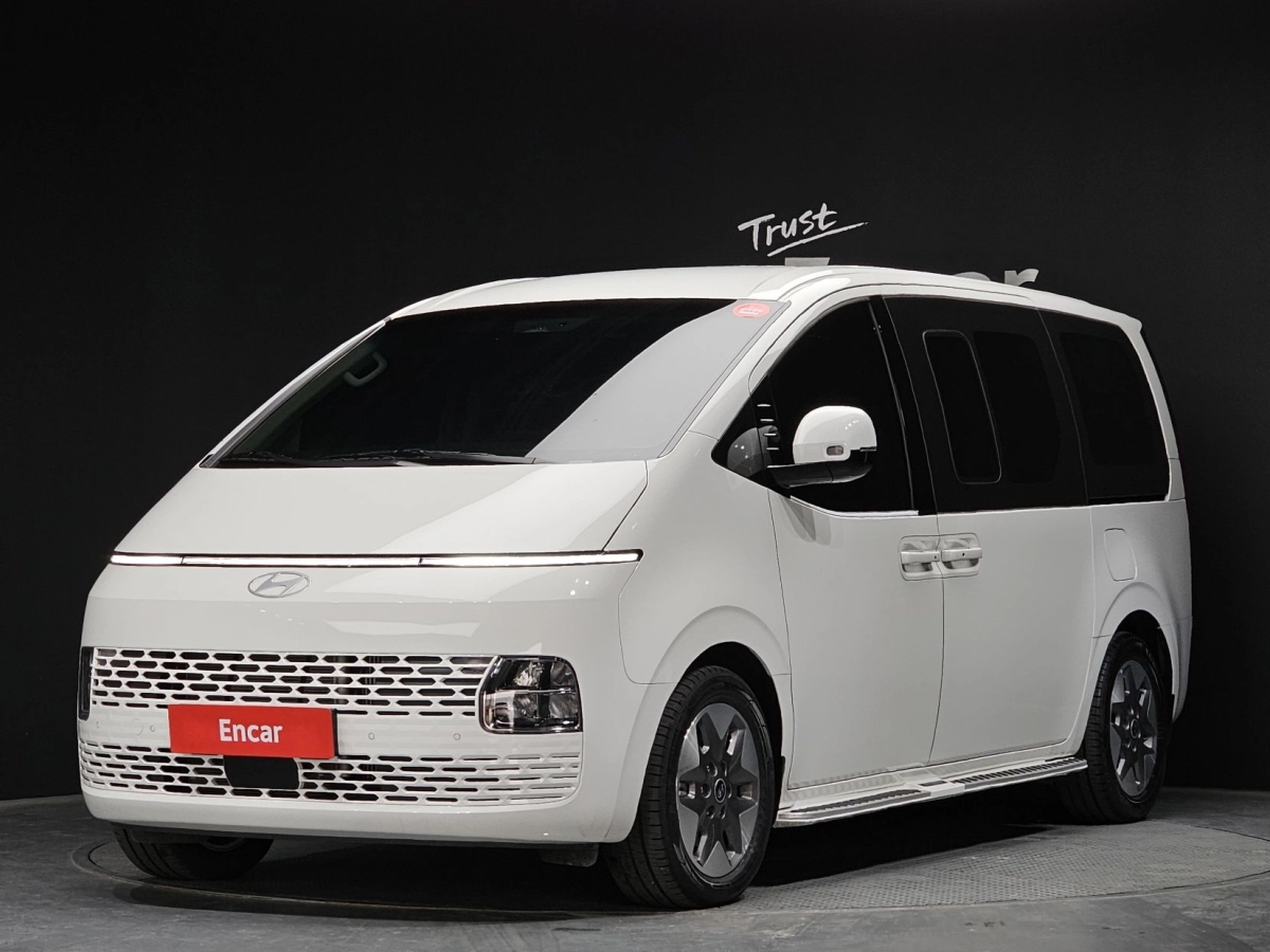 HYUNDAI STARIA 2025