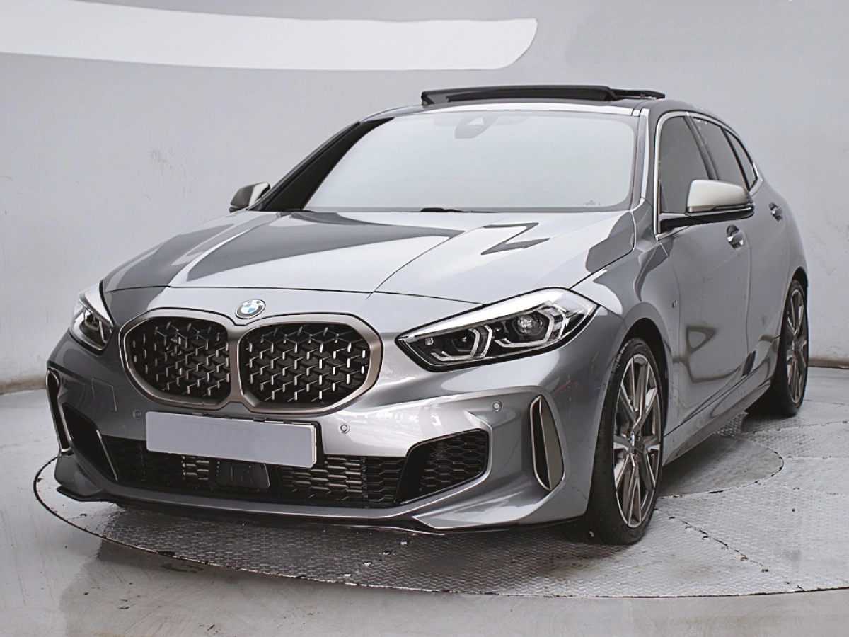 BMW 1-SERIES F40  2023