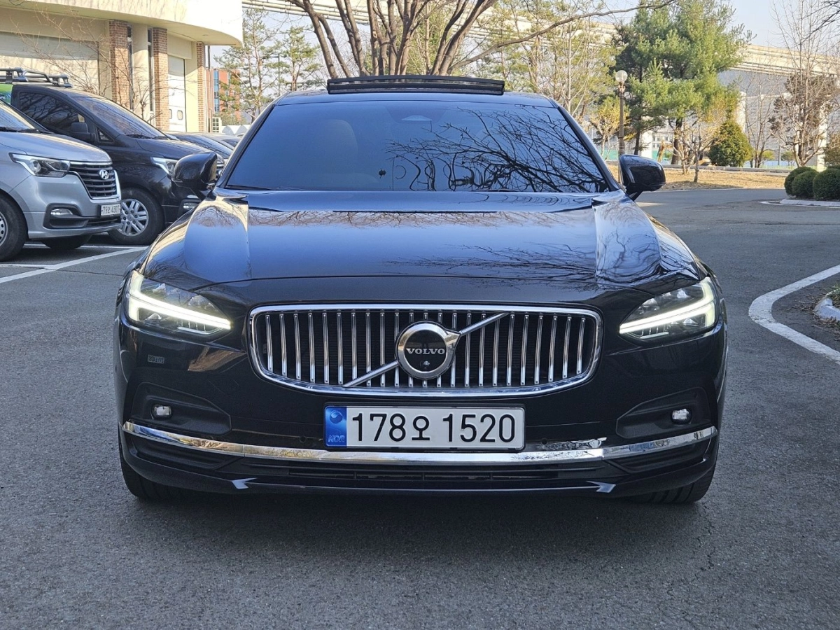 VOLVO S90
