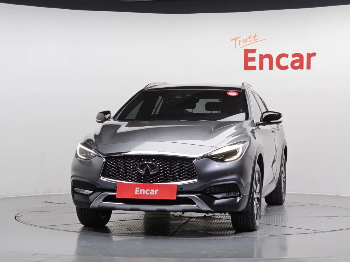 INFINITI QX30
