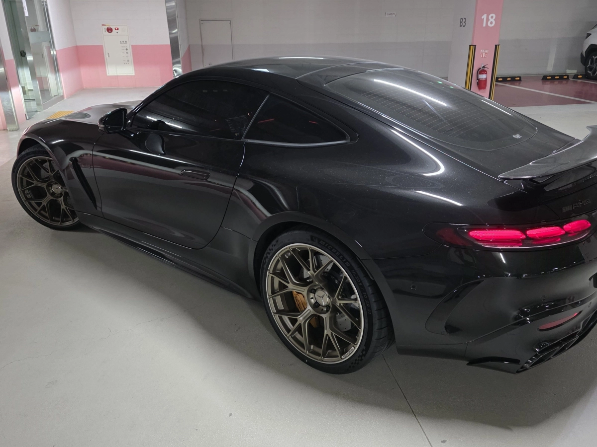 MERCEDES BENZ AMG GT C192  2025