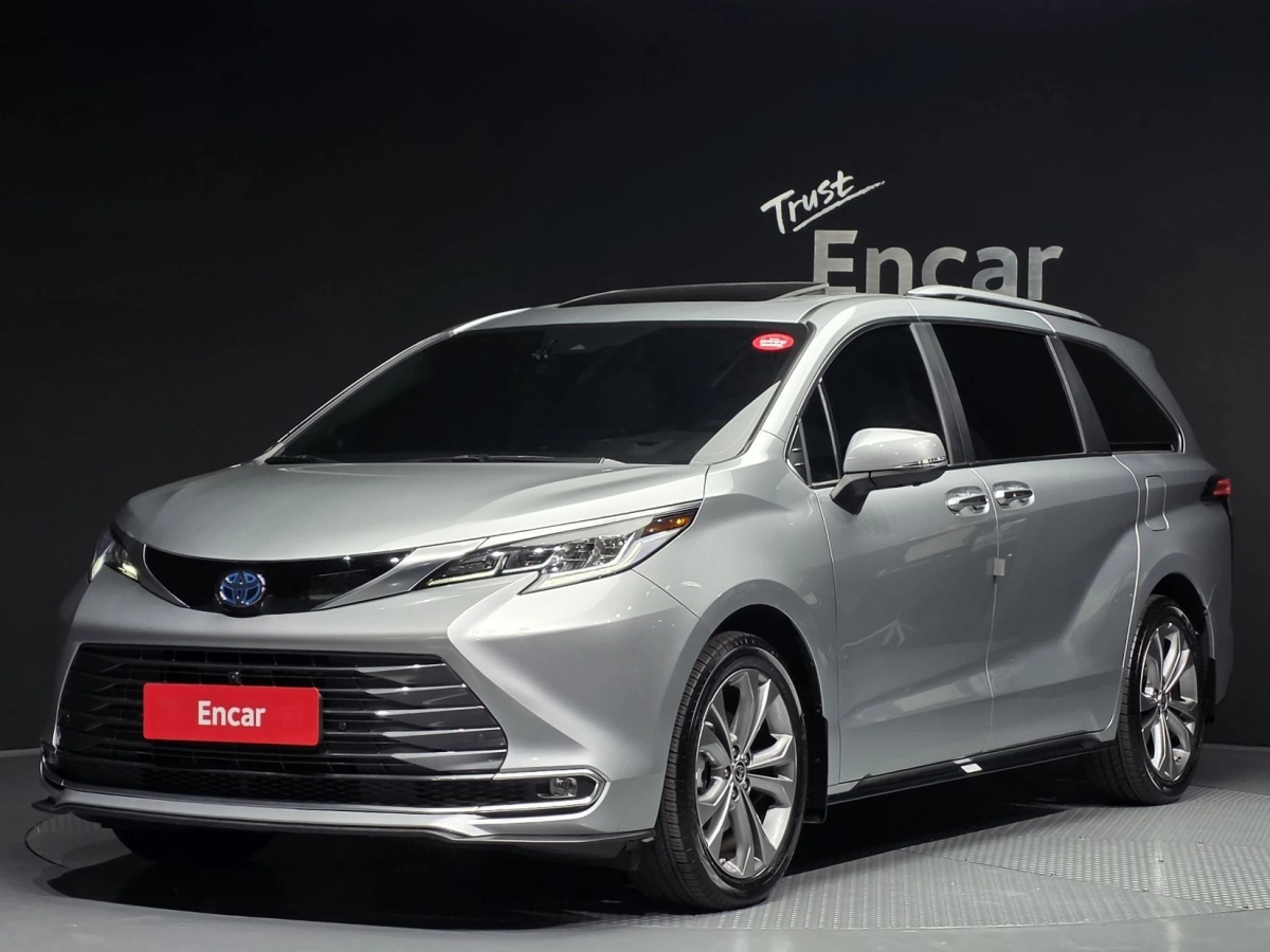 TOYOTA SIENNA 2025