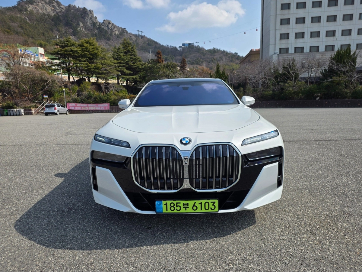 BMW 7-SERIES G70  2025