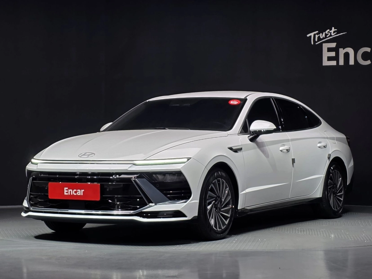 HYUNDAI SONATA DN8 HYBRID  2025
