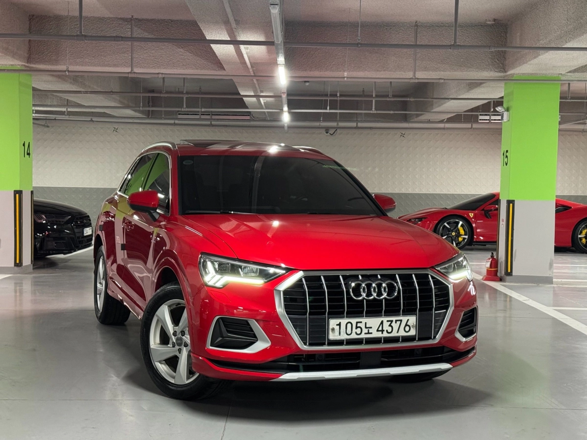 AUDI Q3 F3