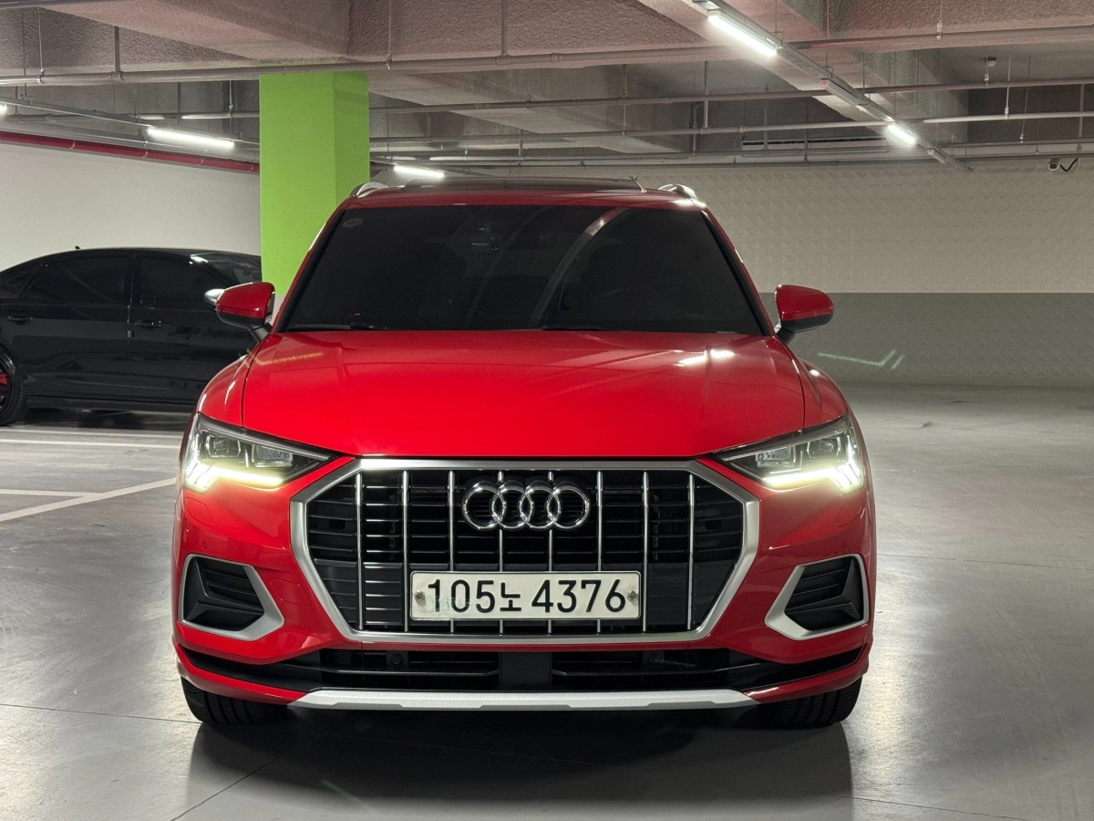 AUDI Q3 F3