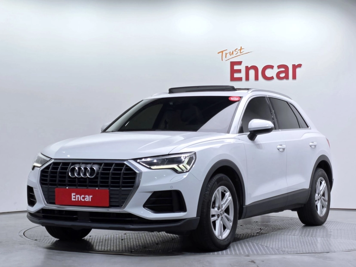AUDI Q3 F3