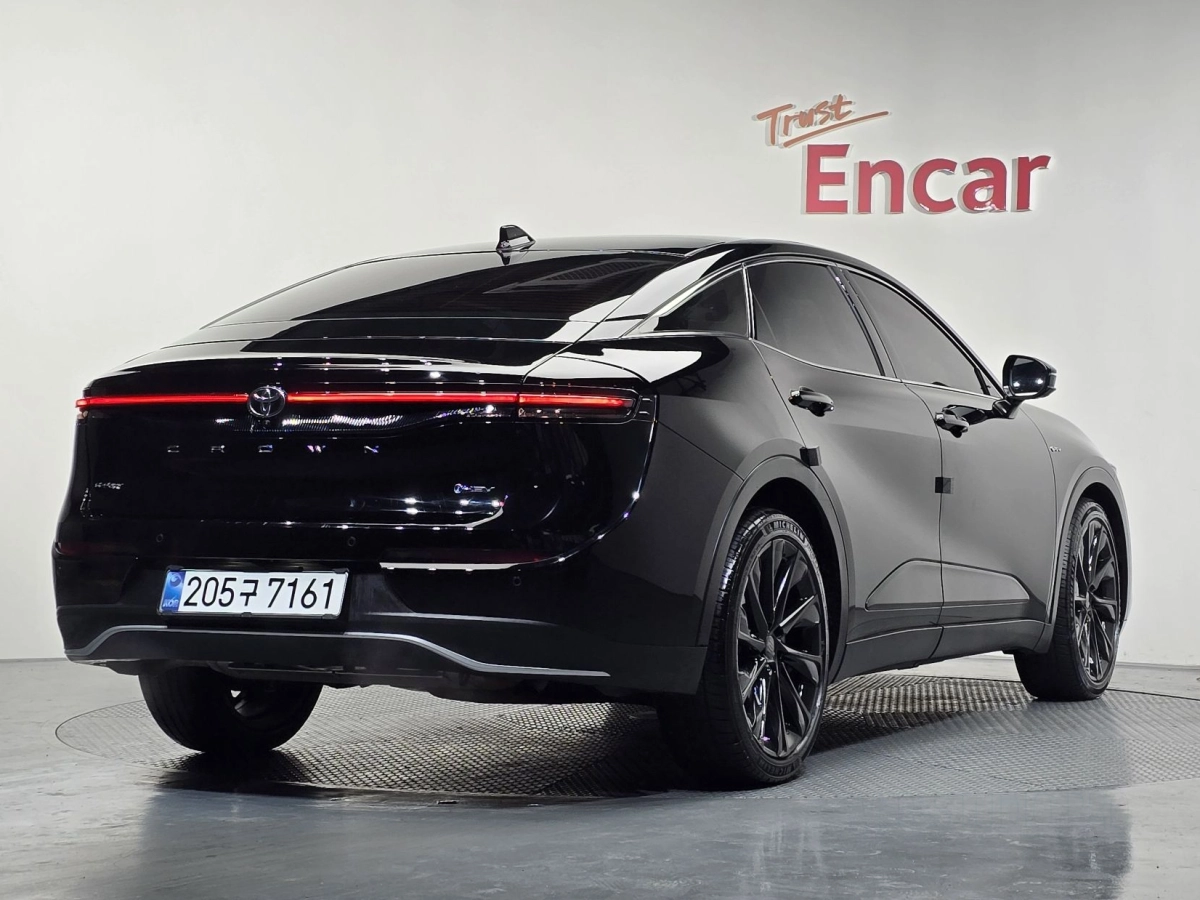 TOYOTA CROWN CROSSOVER