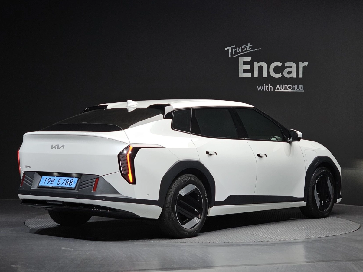 KIA EV4
