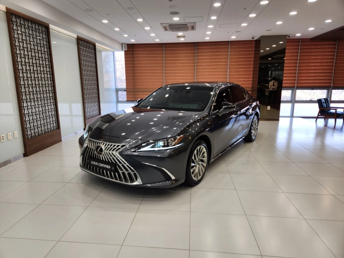LEXUS ES300H  2025
