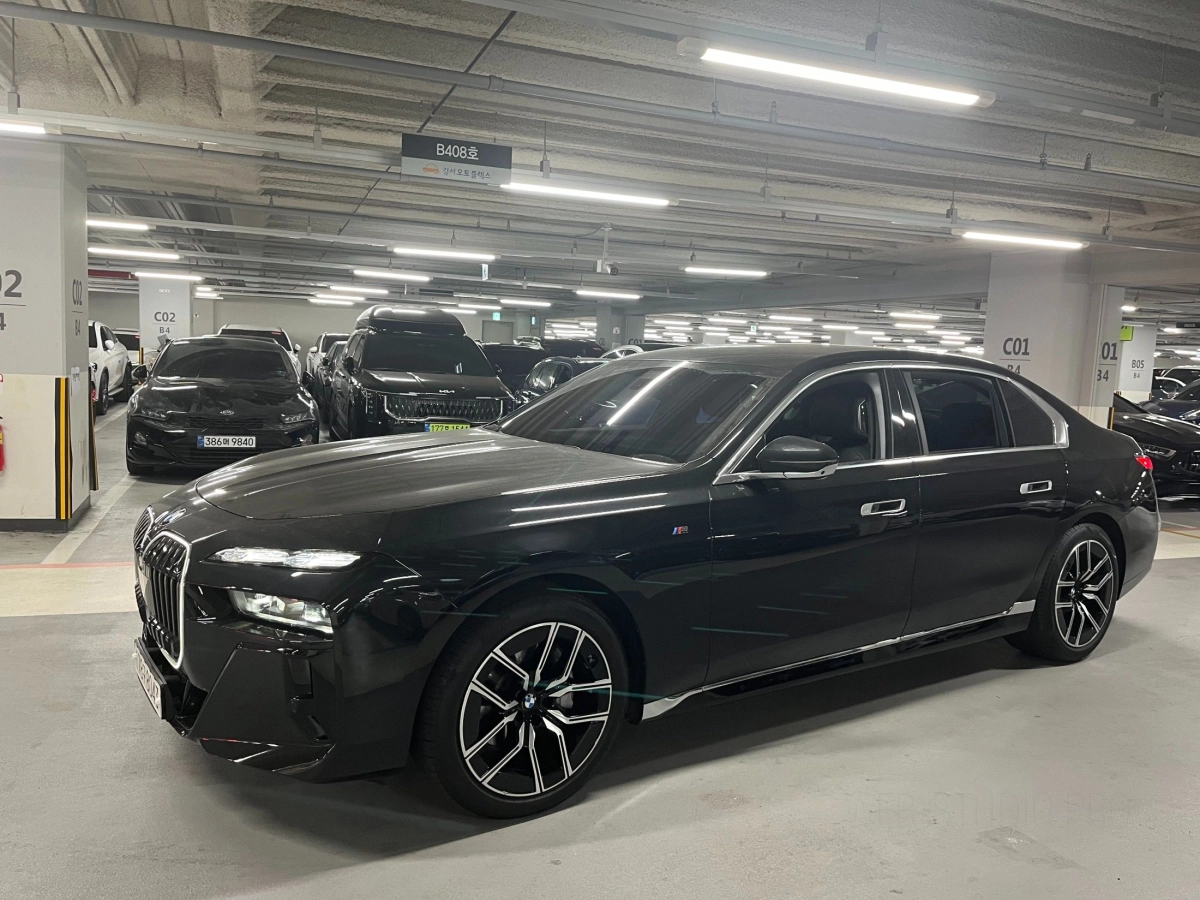 BMW 7-SERIES G70  2025