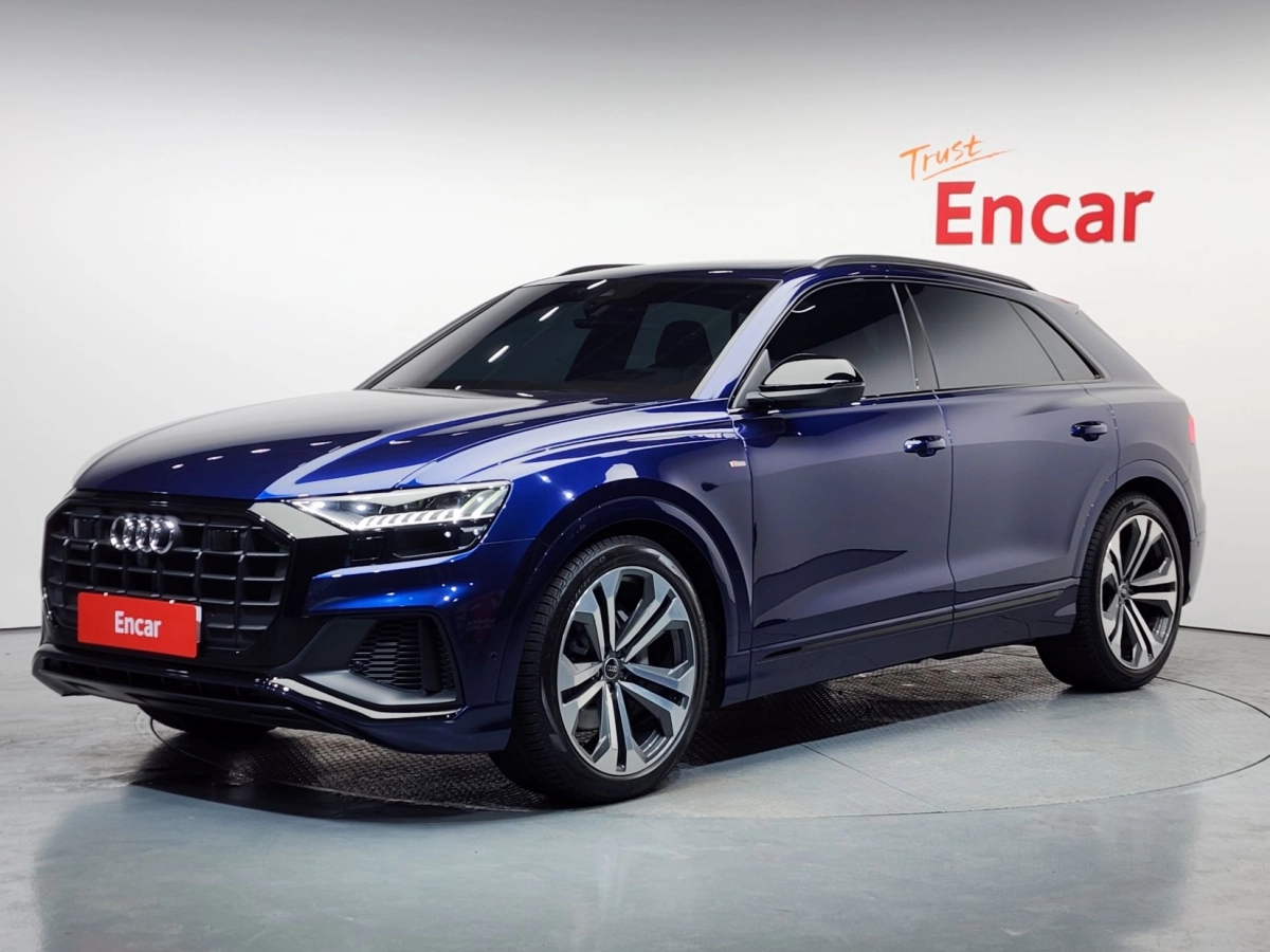 AUDI Q8 4M  2023
