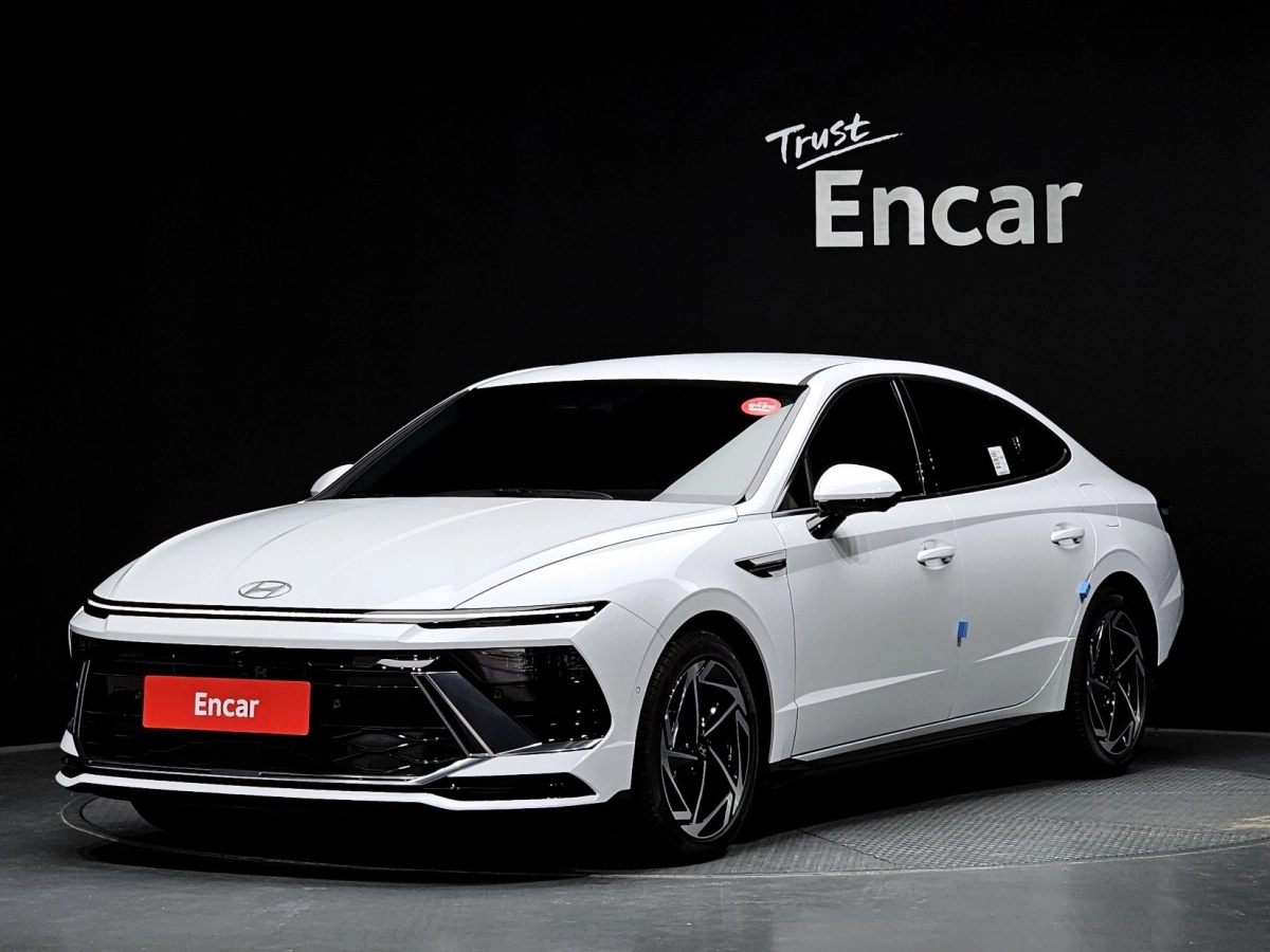 HYUNDAI SONATA DN8 HYBRID  2024