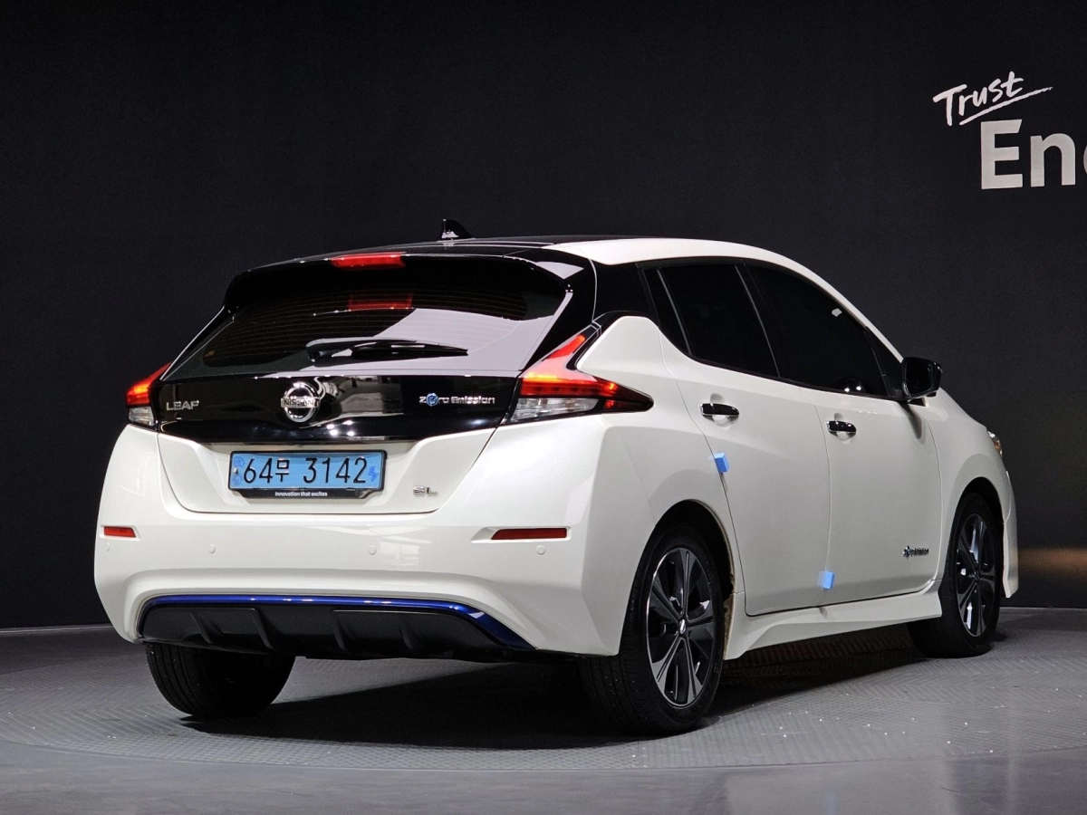 NISSAN LEAF ZE1