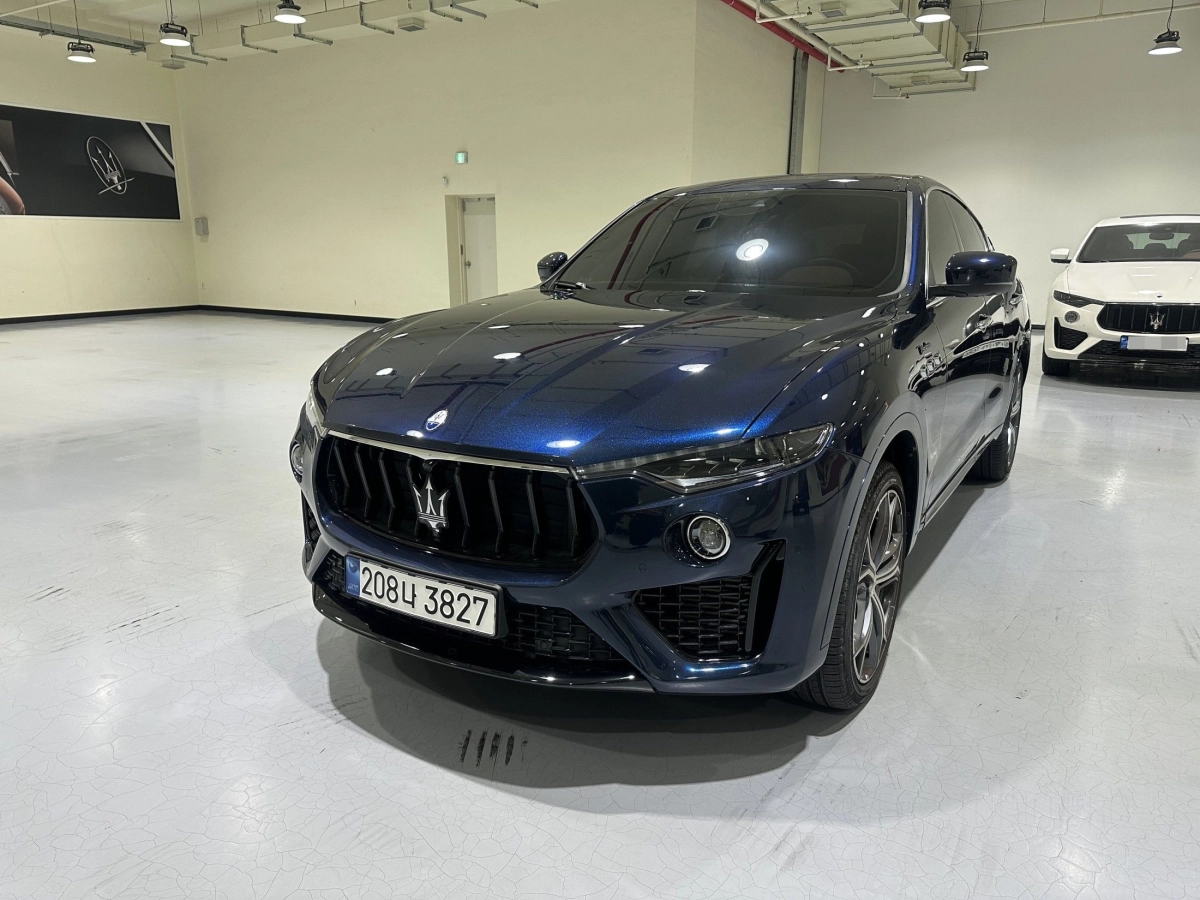 MASERATI LEVANTE  2023
