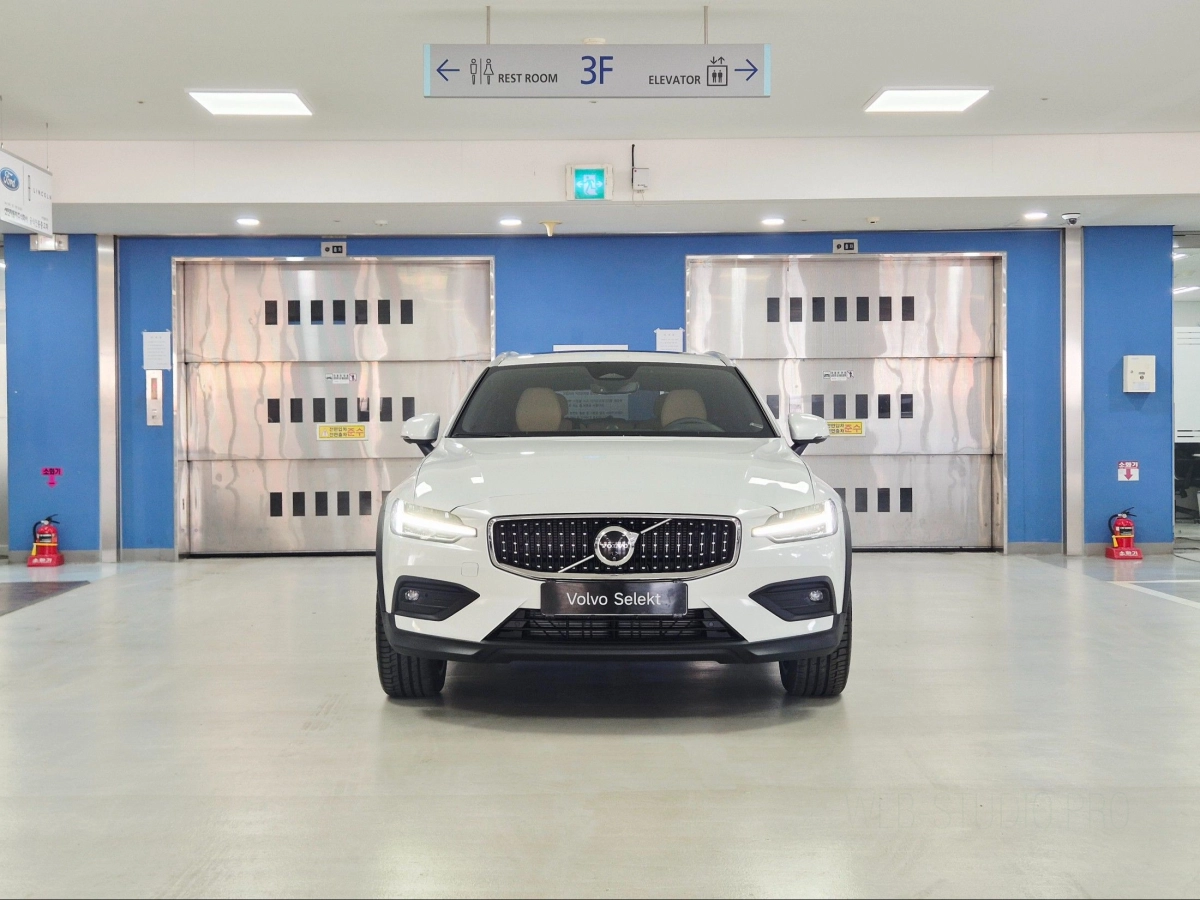 VOLVO V60 CROSS COUNTRY