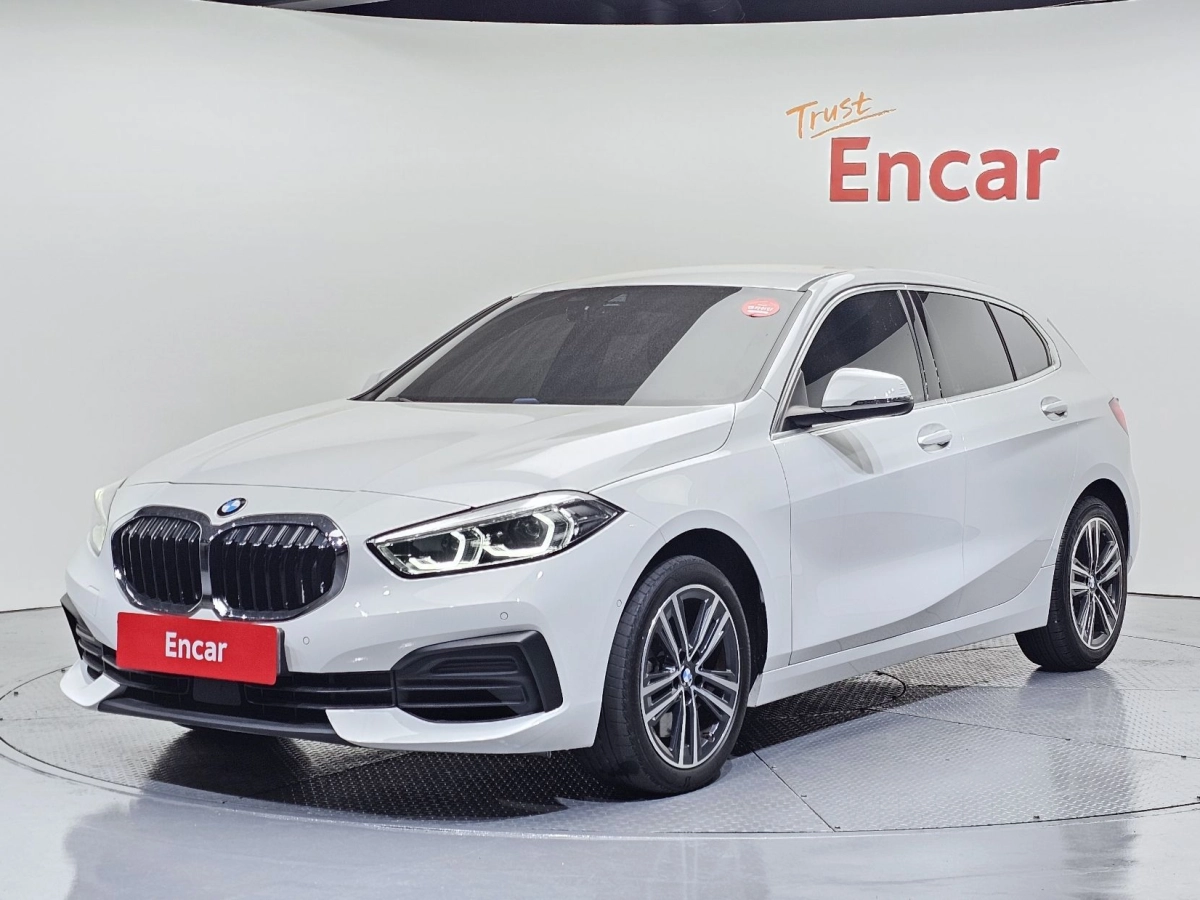 BMW 1-SERIES F40  2022