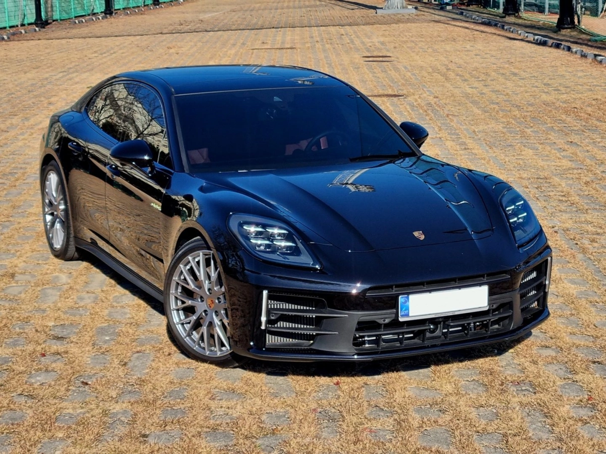 PORSCHE PANAMERA 976