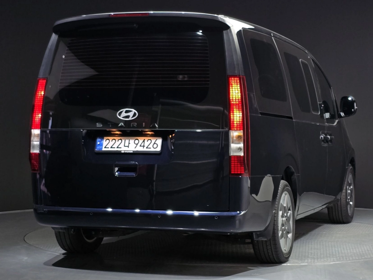 HYUNDAI STARIA