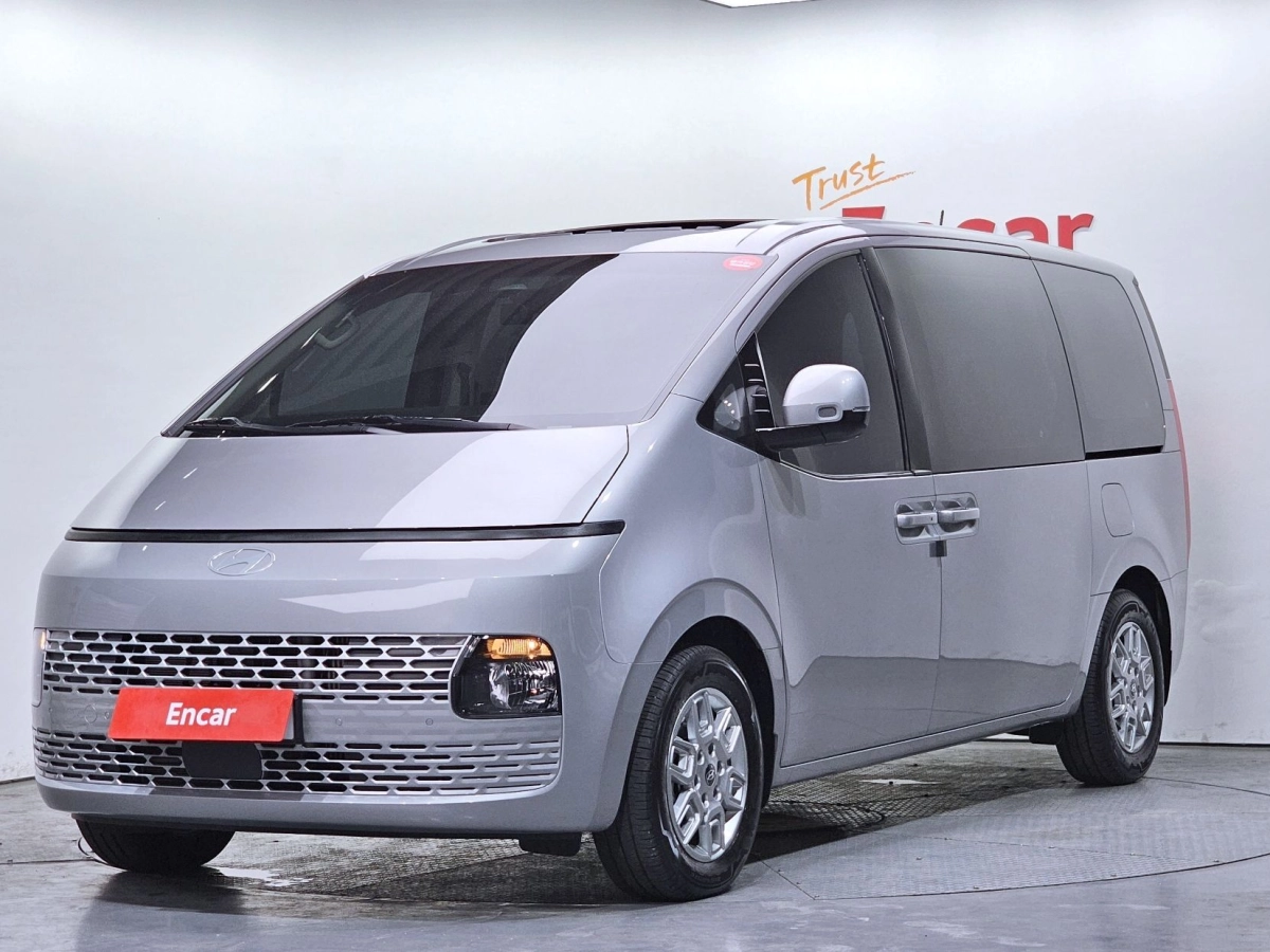 HYUNDAI STARIA 2025